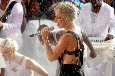 lady_gaga_performance_rain.jpg